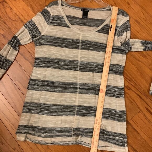New directions size large long sleeve Stripe scoopneck pull over - Picture 6 of 7